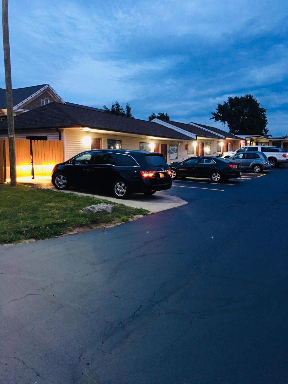 Budget Inn Williamsville Exterior foto